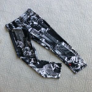 Zara Terez Pants - Ladies NYC Zara Terez Crop Leggings, Size Small Zara Terez Pants - Ladies NYC Zara Terez Crop Leggings, Size Small